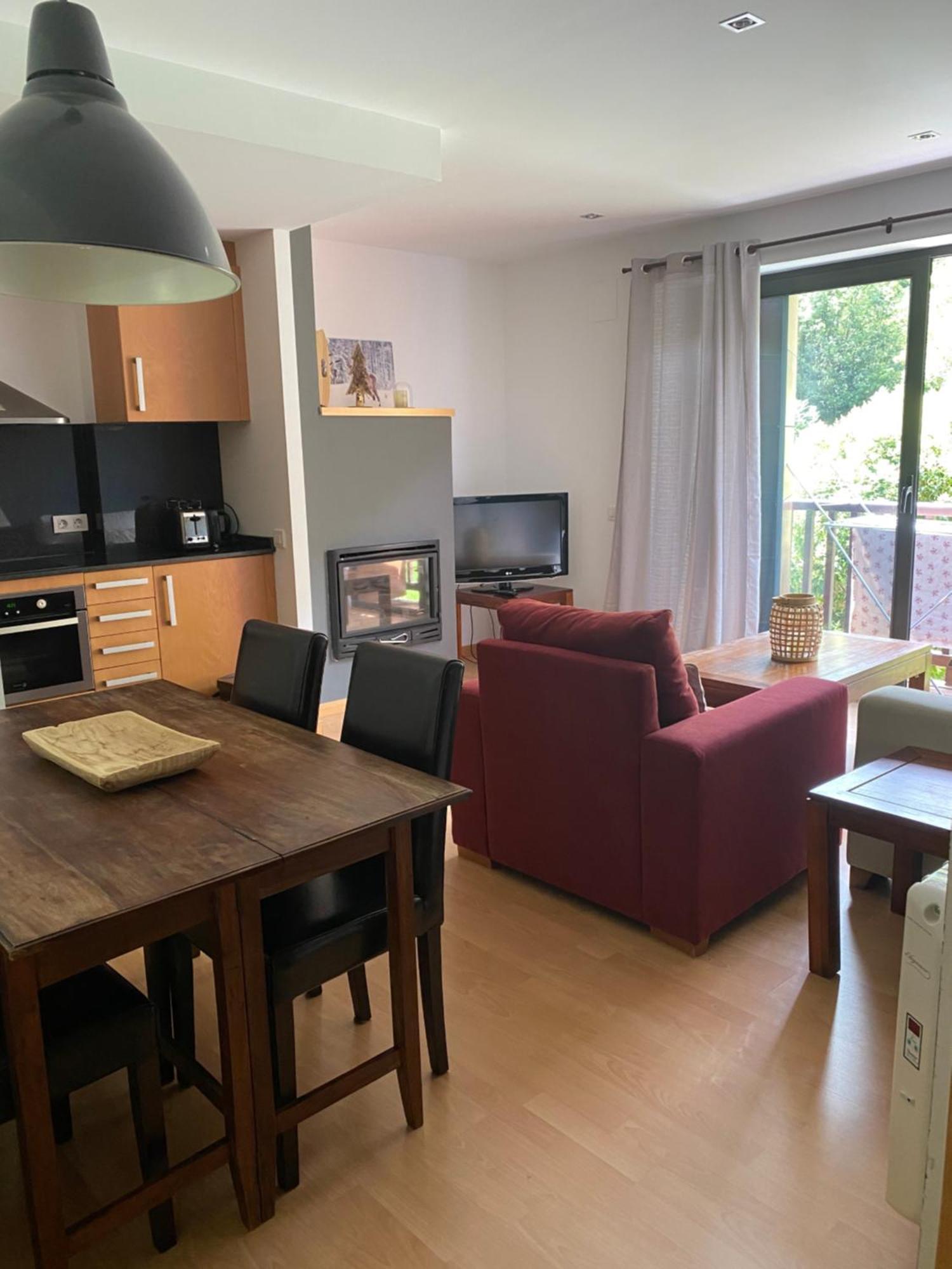 Apartament Hug Roger Valencia D'Aneu Экстерьер фото