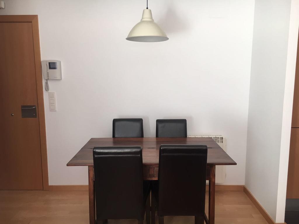 Apartament Hug Roger Valencia D'Aneu Экстерьер фото